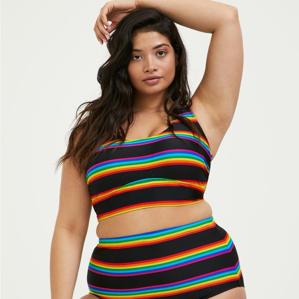 Torrid Wireless Scoop Bikini Top, Size 3